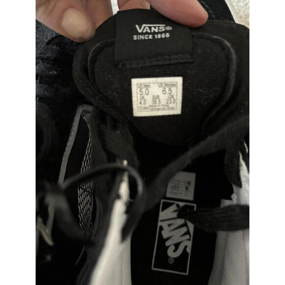 FALL CLEARANCE NEW Vans Sk8-Hi Bolt Black and Silver Sneakers w 6.5 - Picture 7 of 7